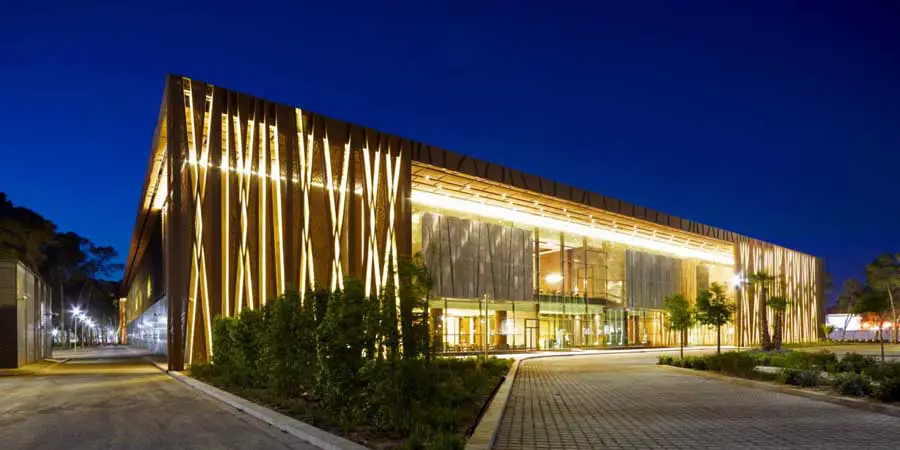 ديكورات الجامعات في ليبيا